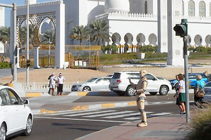 DUMMY on Tour in Abu Dhabi | Sheikh-Zayed-Mosque